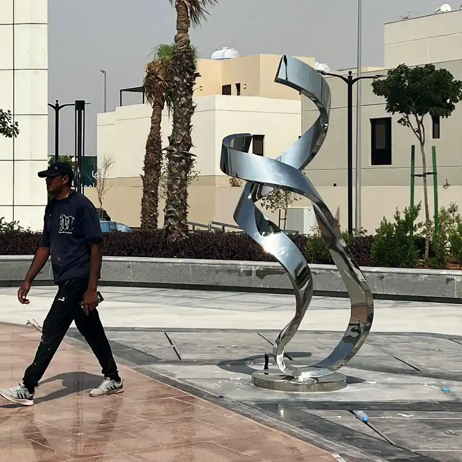 مجسم-ستانلس-ستيل-لولبي 1